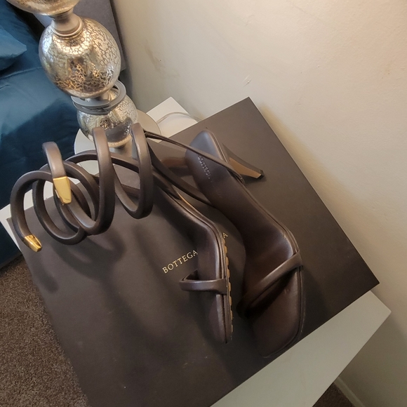 Shoe - Picture 3 of 6